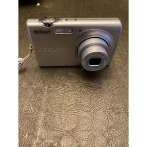 Nikon Coolpix S203 10MP Digital Camera w/3x Zoom Silver Tested With Battery